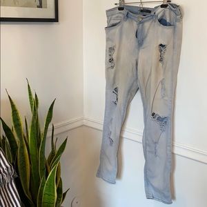 Distressed Cropped Jeans